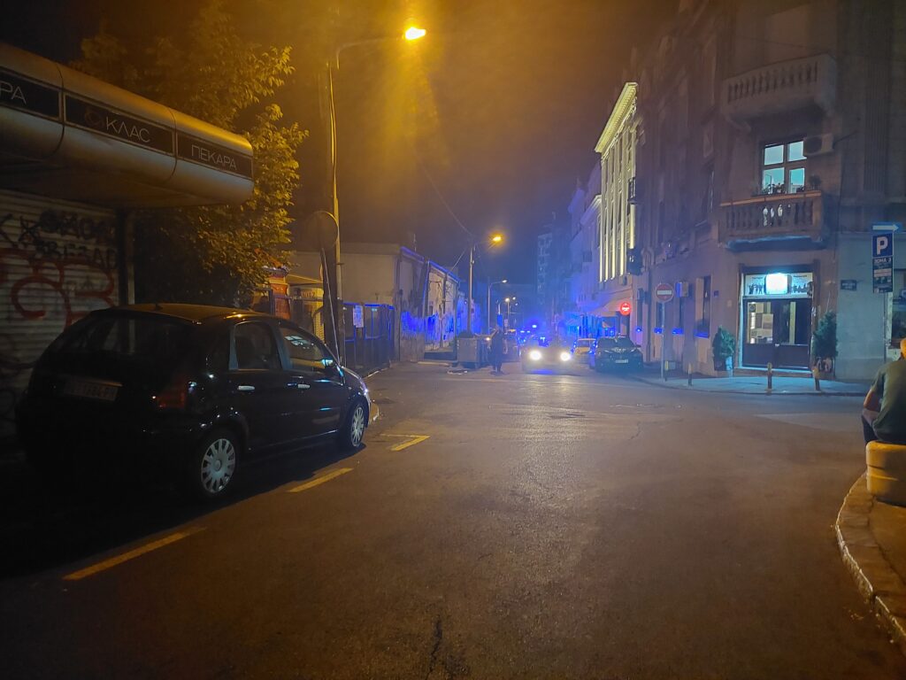 uBADANJE NOŽEM dORĆOL