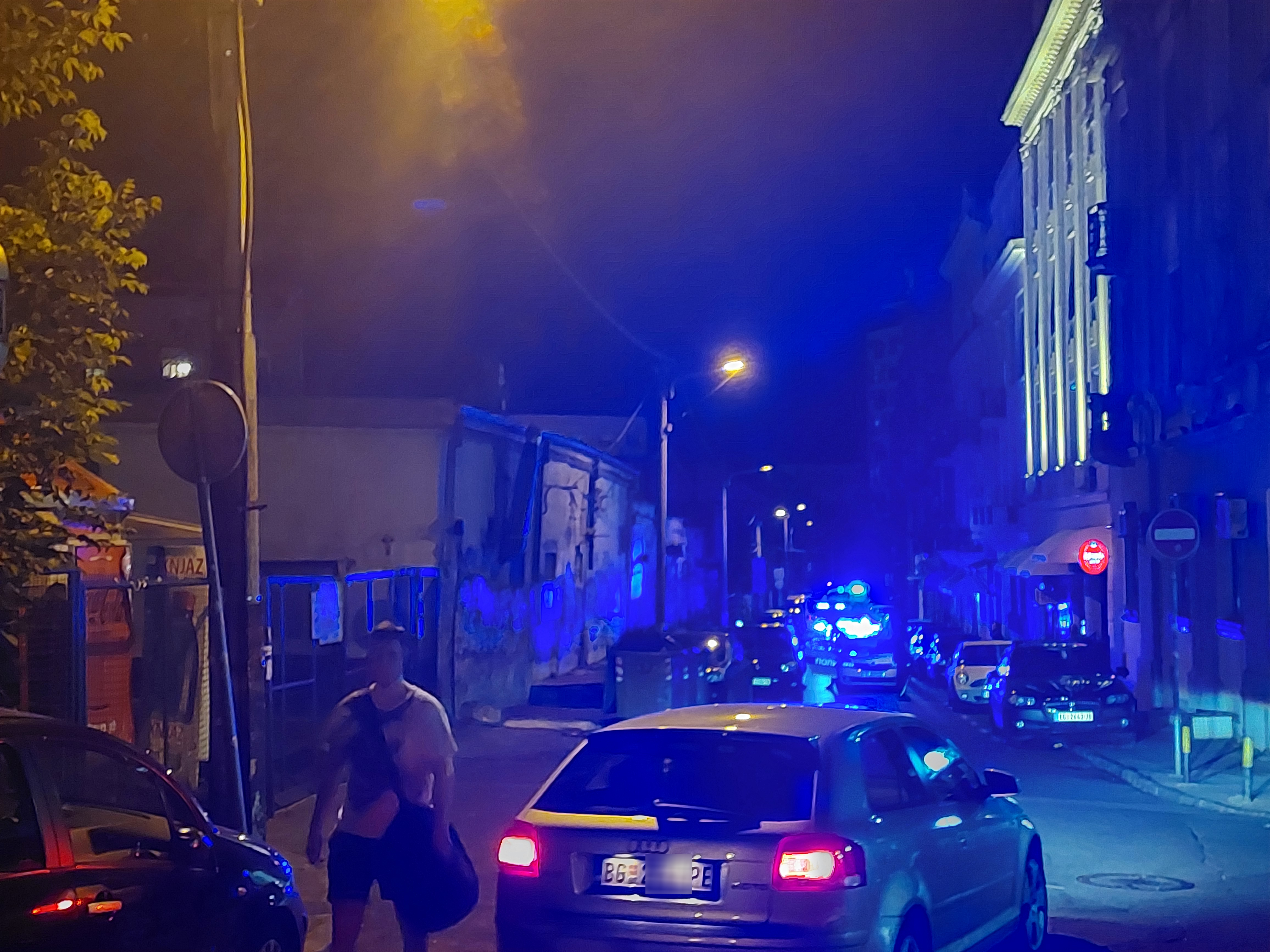 uBADANJE NOŽEM dORĆOL