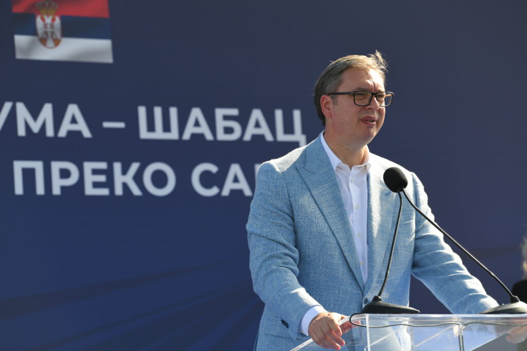 Beograd, 12. oktobra 2023. Aleksandar Vučić stigao je danas u Rumu na svečano otvaranje novog autoputa u punom profilu od Rume do Šapca, u dužini od 24,6 kilometara. Ruma-Šabac autoput otvaranje Foto: Amir Hamzagić/Nova.rs