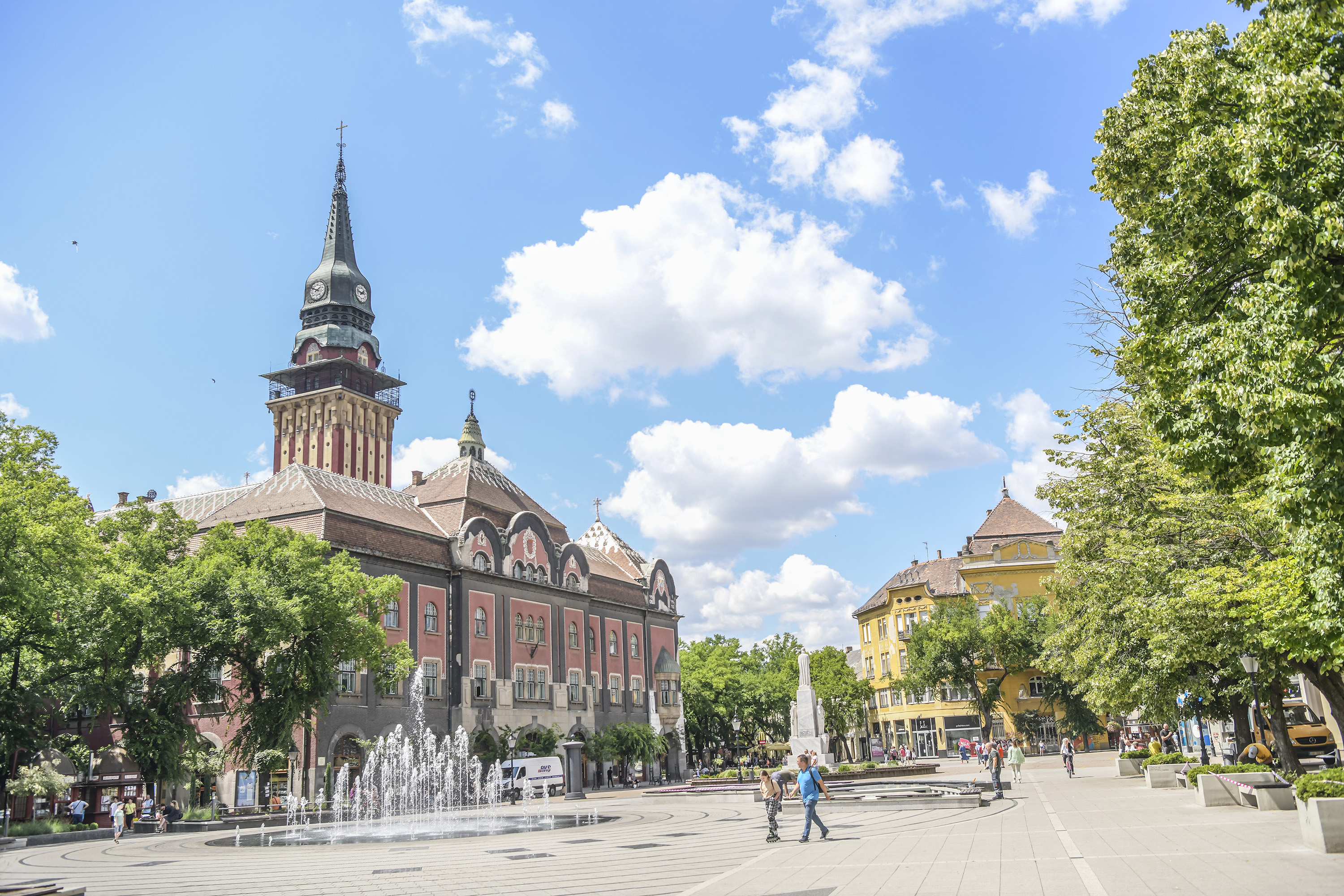Gradska kuća
Subotica 27.07.2023. Subotica protiv nasilja,  reportaža, gradovi u Srbiji koji učestvuju u protestu Srbija protiv nasilja. Zašto šetamo, zašto ljudi protestuju, zašto šetaju Foto: Goran Srdanov/Nova.rs