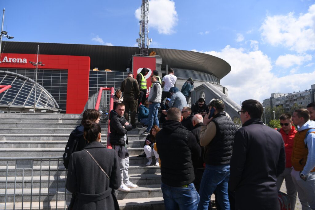 Beograd 27. april 2023. Red za karte ispred Stark arene karte za Partizan Real Foto:Filip Krainičanić/Nova.rs