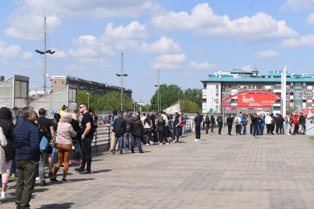 Beograd 27. april 2023. Red za karte ispred Stark arene karte za Partizan Real Foto:Filip Krainičanić/Nova.rs