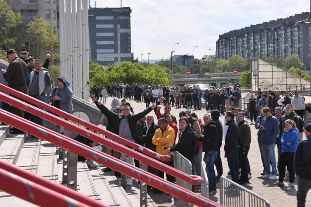 Beograd 27. april 2023. Red za karte ispred Stark arene karte za Partizan Real Foto:Filip Krainičanić/Nova.rs