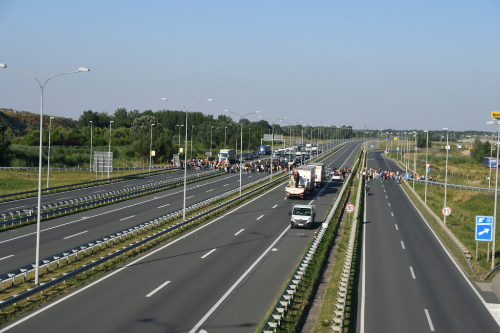 Novi Sad, 30.06.2023. Autoput, protest, blokada autoputa Foto: Nenad Mihajlović/Nova.rs