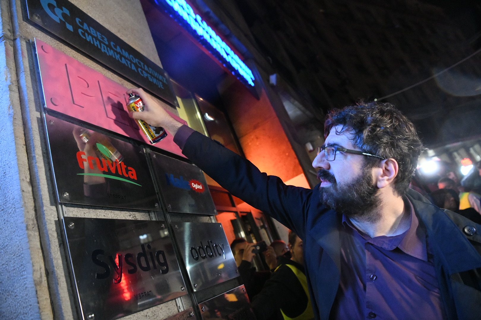 Beograd, 21.10.2023. Protest Srbija protiv nasilja br 25, REM obojen u roze pink Foto: Vesna Lalić/Nova.rs