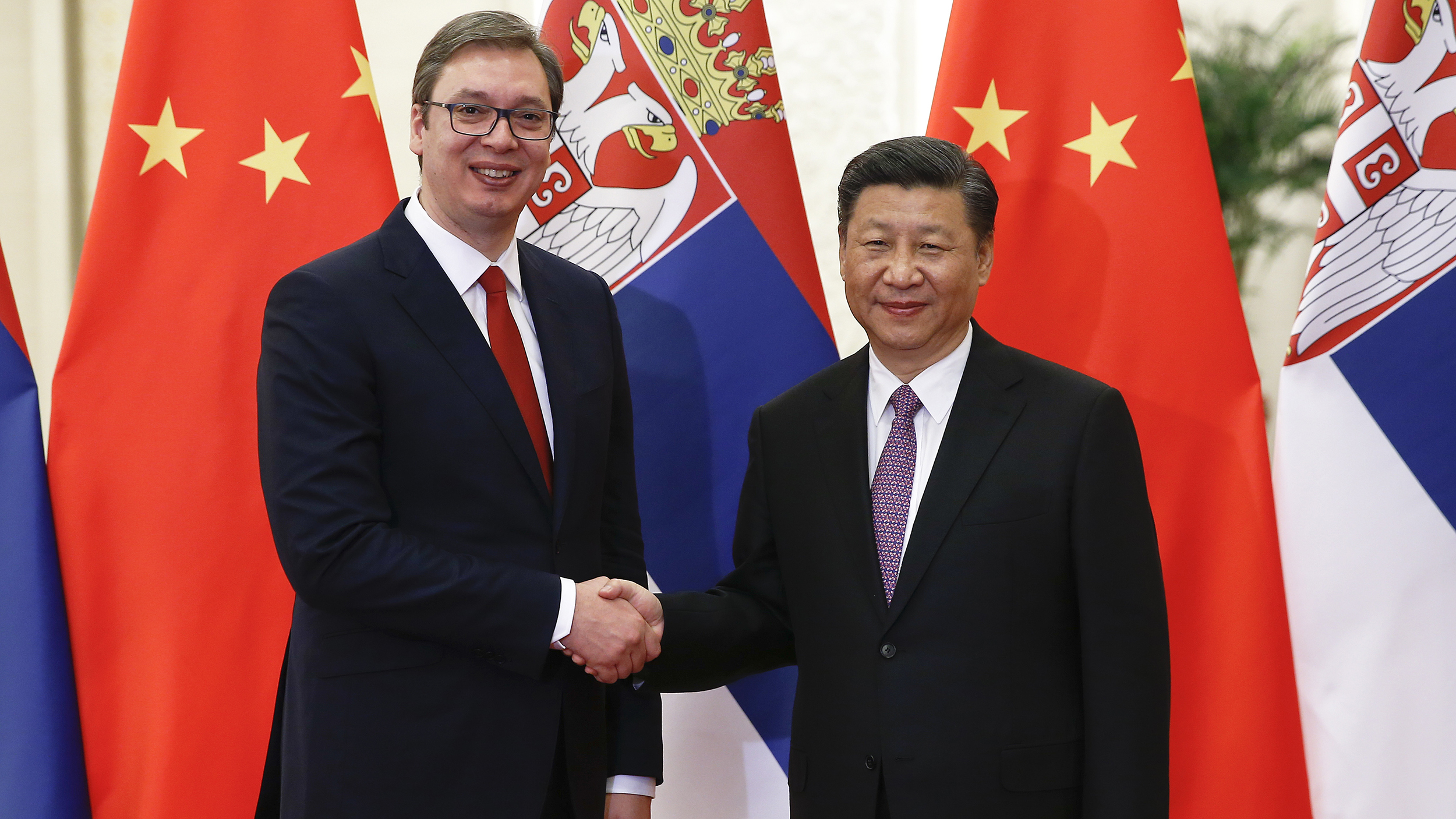 epa05967389 Serbian Prime Minister Aleksandar Vucic (L) shakes hands with Chinese President Xi Jinping  (R) as they meet at the Great Hall of the People in Beijing, China, 16 May 2017.  EPA/DAMIR SAGOLJ / POOL