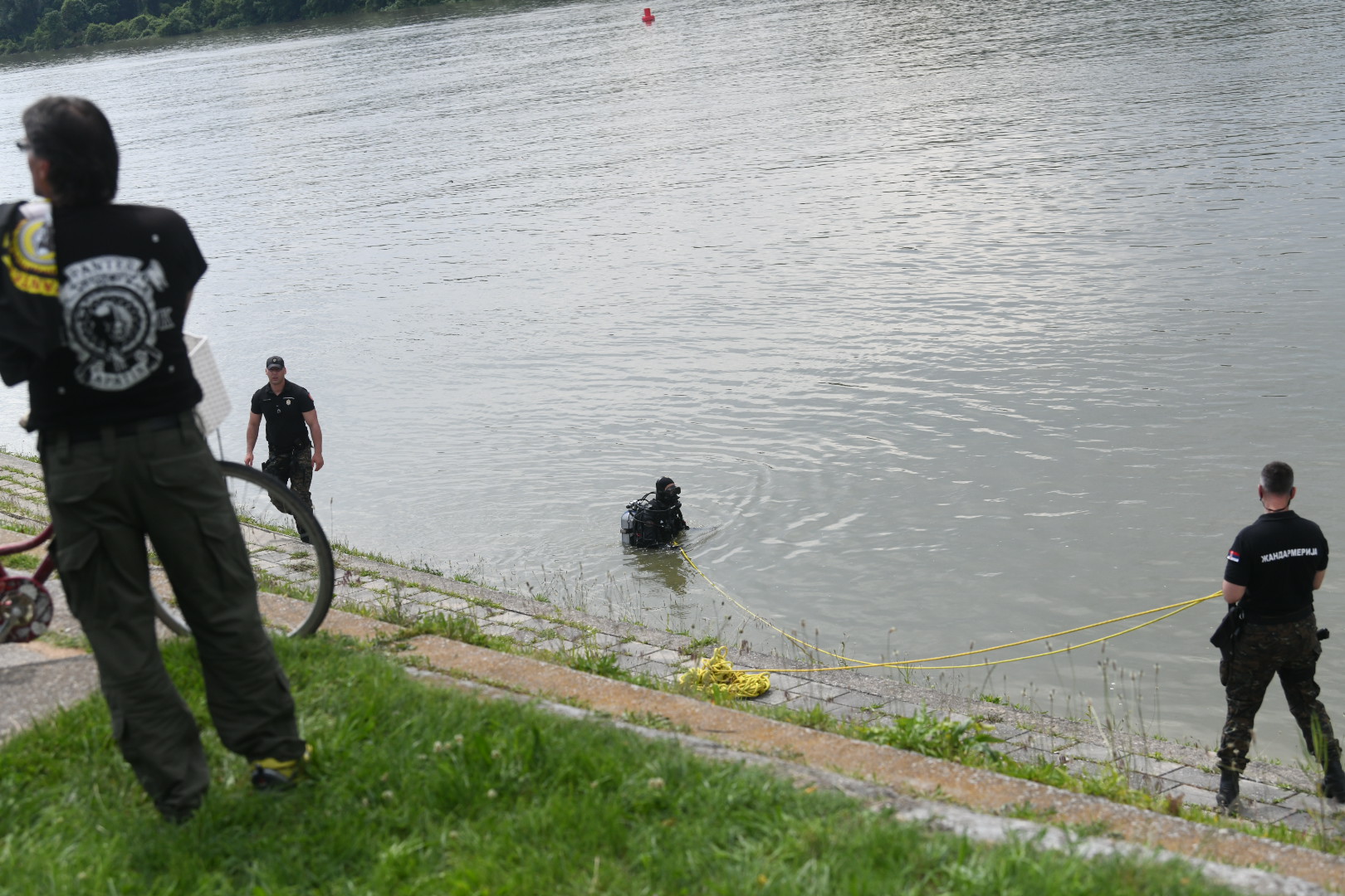 Apatin, 30.05.2023. Potraga za nestalom decom, nestala deca u reci, policija, ronioci