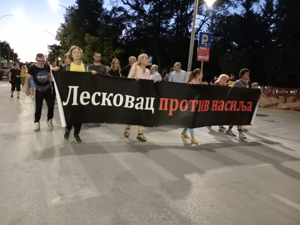 Mesto: Leskovac
Datum: Sat Sep 09 22:11:53 CEST 2023
Dogadjaj: DRUŠTVO/POLITIKA - Protest "Leskovac protiv nasilja"
Fotoreporter: Ljiljana Stojanović
Izvor: FoNet