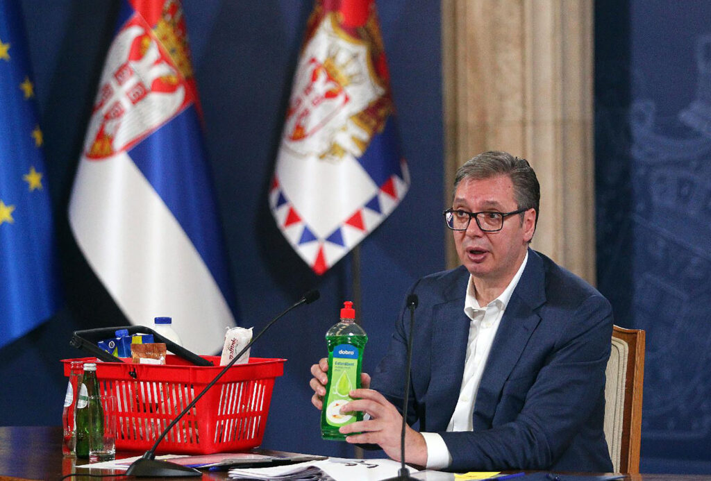 Mesto: Beograd
Datum: Fri Sep 08 13:53:18 CEST 2023
Dogadjaj: POLITIKA - Konferencija za novinare predsednika Srbije Aleksandra Vučića
Fotoreporter: Aleksandar Barda
Ličnosti:  Aleksandar Vučić 
Izvor: FoNet  potrošačka korpa, namirnice