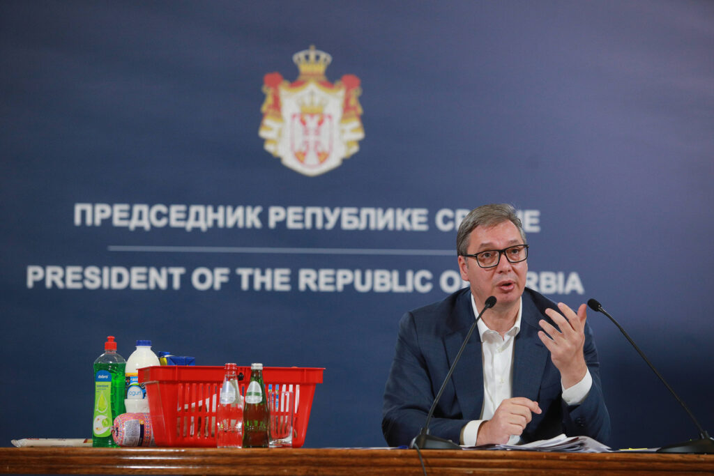 Beograd, 8.09.2023. - Predsednik Srbije Aleksandar Vucic obraca se javnosti, danas u Predsednistvu u Beogradu. (BETAPHOTO/MILOS MISKOV)  potrošačka korpa, namirnice