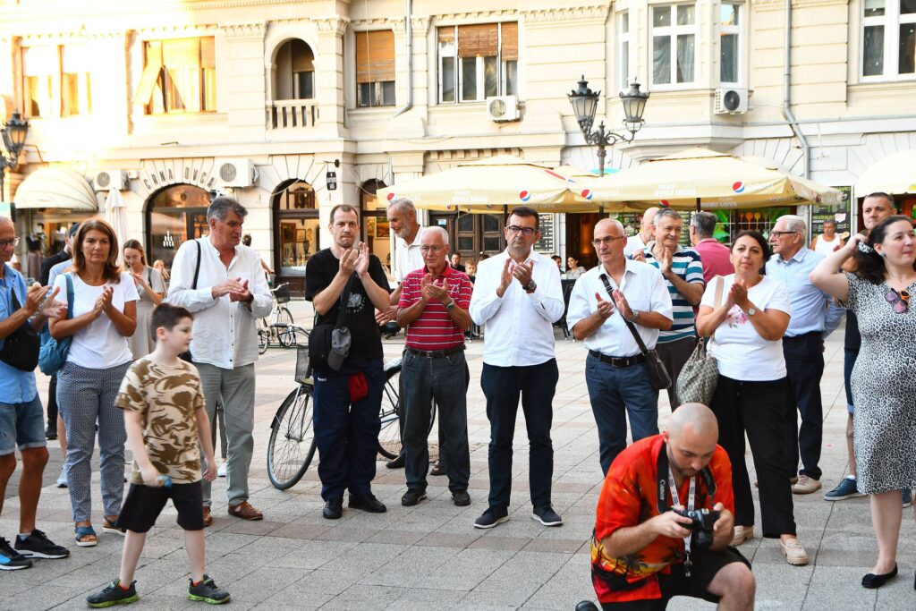 Novi Sad, 15.09.2023. - Petnaesti po redu protest "Novi Sad protiv nasilja" odrzan je danas u Katolickoj porti u Novom Sadu.  (BETAPHOTO/DRAGAN GOJIC)