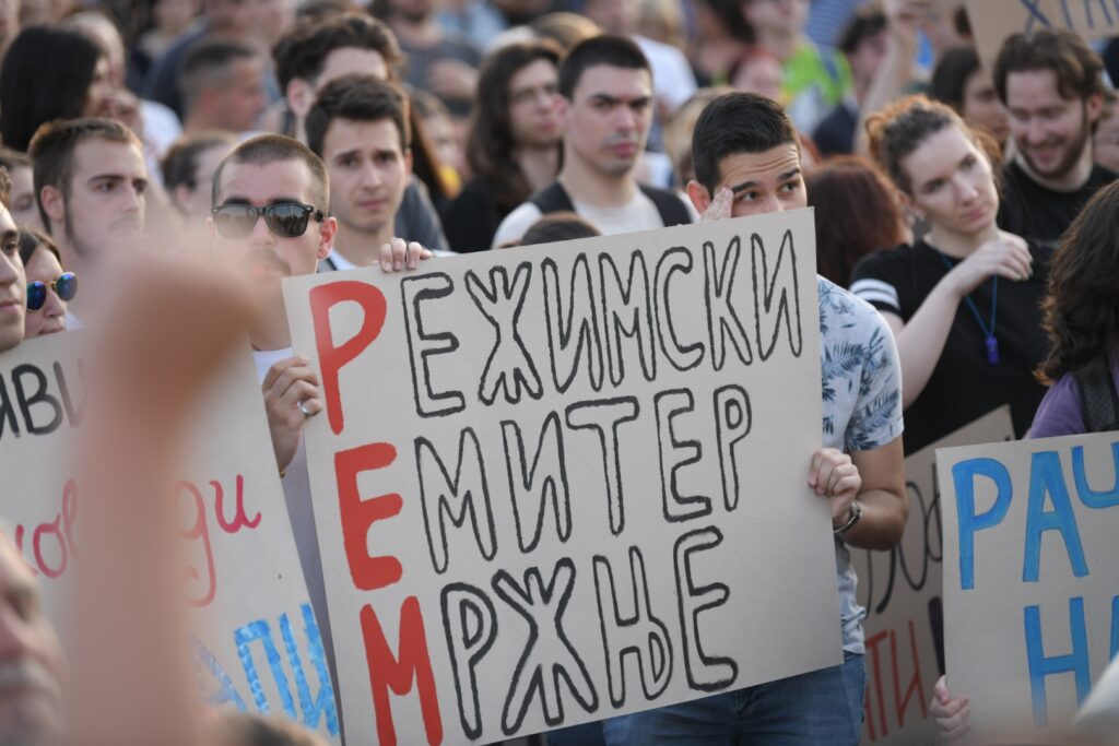 Beograd 08. jul 2023. Deseti po redu protest Srbija protiv nasilja transparent Foto:Dragan Mujan/Nova.rs