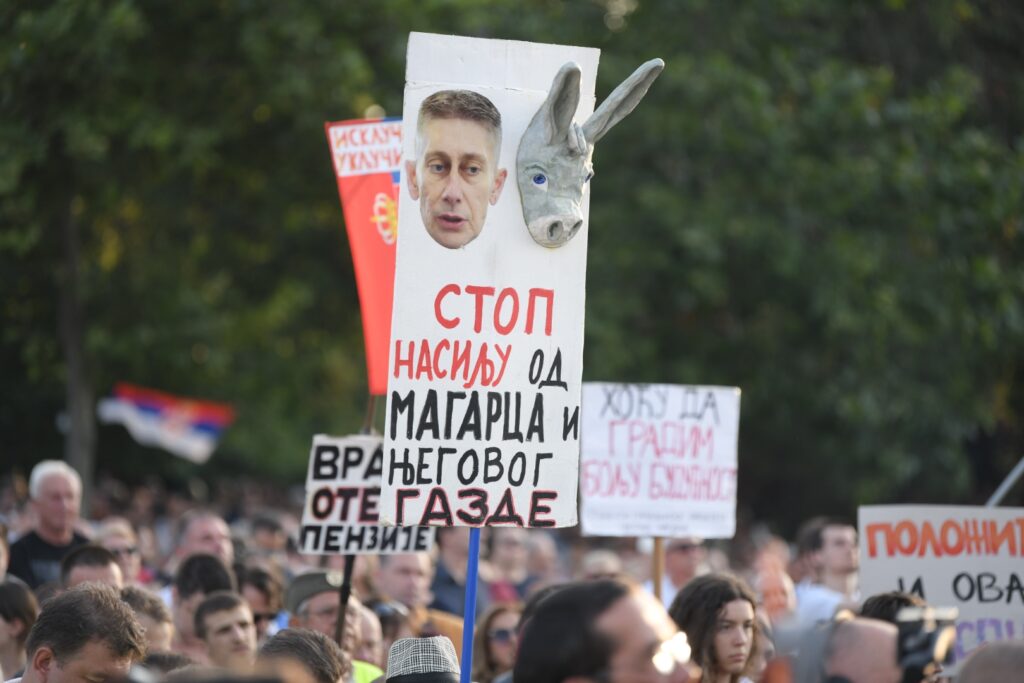 Beograd 08. jul 2023. Deseti po redu protest Srbija protiv nasilja transparent Foto:Dragan Mujan/Nova.rs