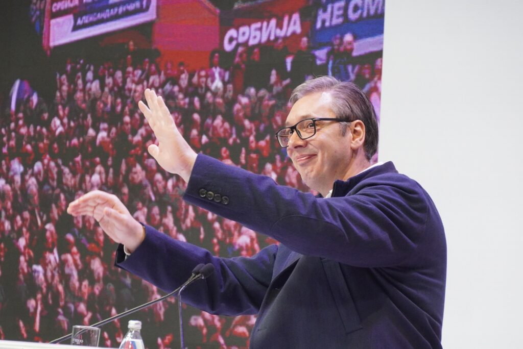 Uice, 29. novembra 2023.-  U Uicu je veèeras poèeo predizborni skup koalicije okupljene oko SNS i liste "Aleksandar Vuèiæ - Srbija ne sme da stane". Na skupu se obratio predsednik Srbije i èlan SNS Aleksandar Vuæiæ. FOTO TANJUG/ VLADIMIR PORÈIÆ/ nr