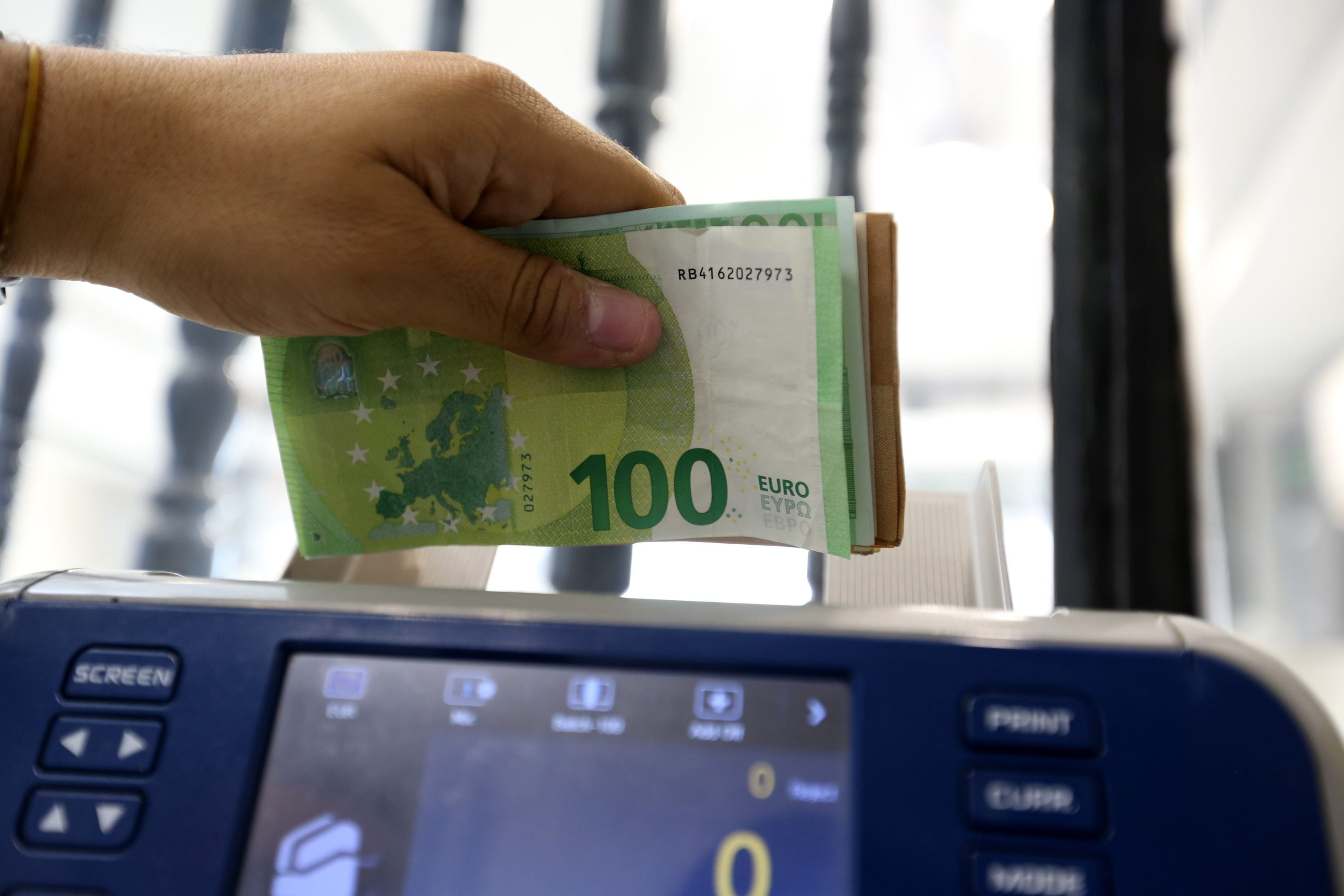 Exchange rate of Iraqi Dinar novac evro euro