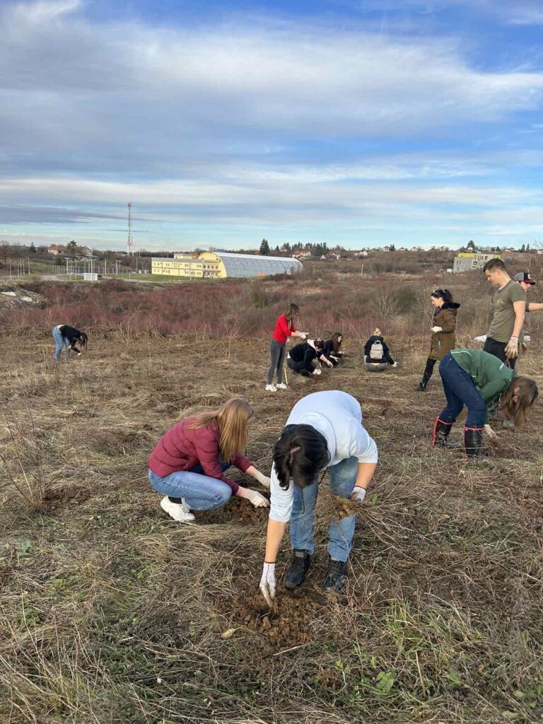 PR AstraZeneka Nova.rs 21.12 bez isticanja na naslovnoj strani