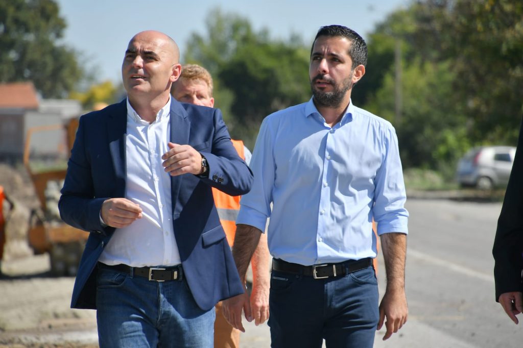 Branislav Šušnica  Ministar građevinarstva, saobraćaja i infrastrukture Tomislav Momirović obišao je danas
radove na rekonstrukciji i proširivanju državnog puta na deonici Bačka Palanka – Begeč,
važne saobraćajne veze sa Novim Sadom.