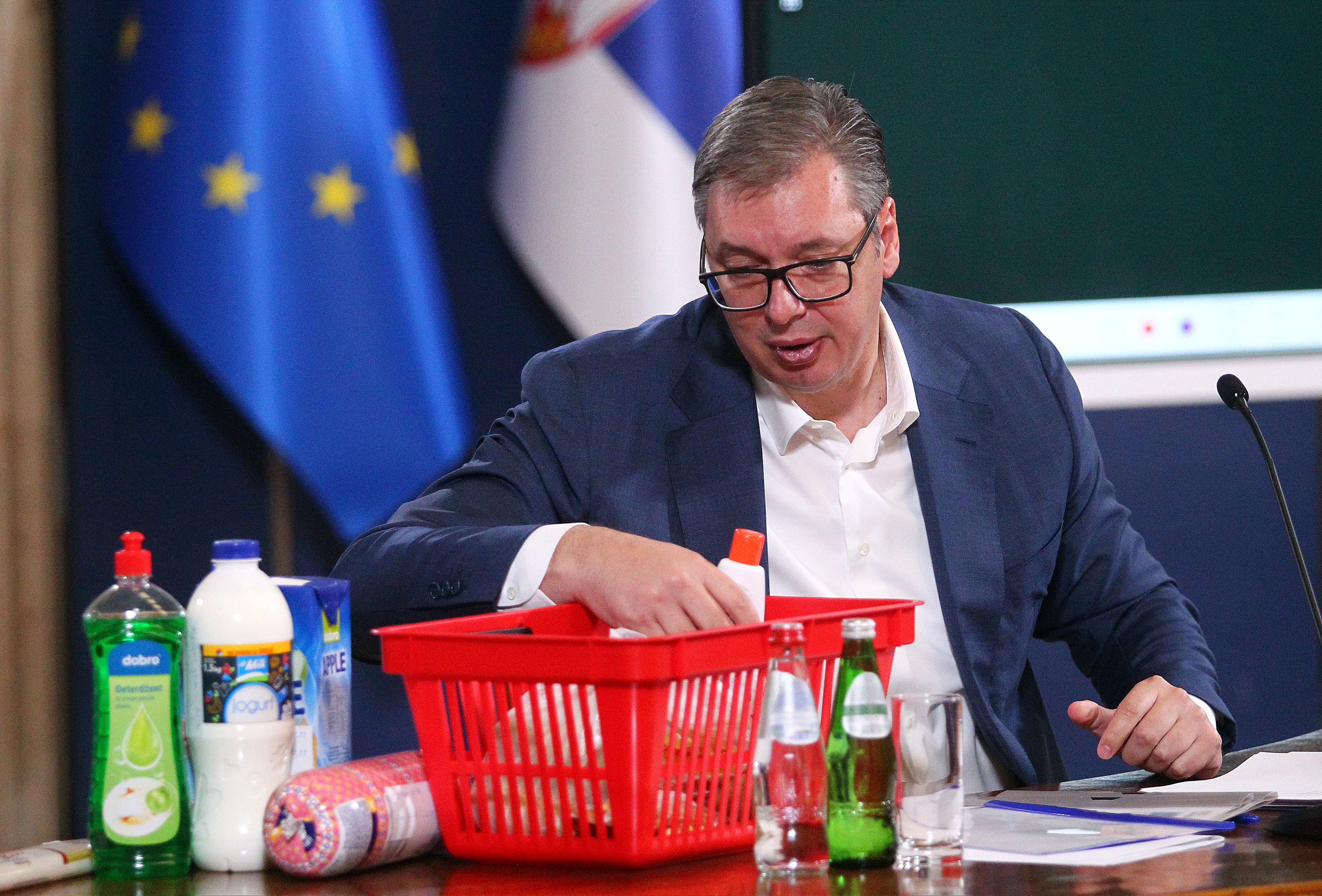 The President of the Republic of Serbia, Aleksandar Vucic, addressed the citizens of Serbia.Predsednik Republike Srbije Aleksandar Vucic obratio se gradjanima Srbije.