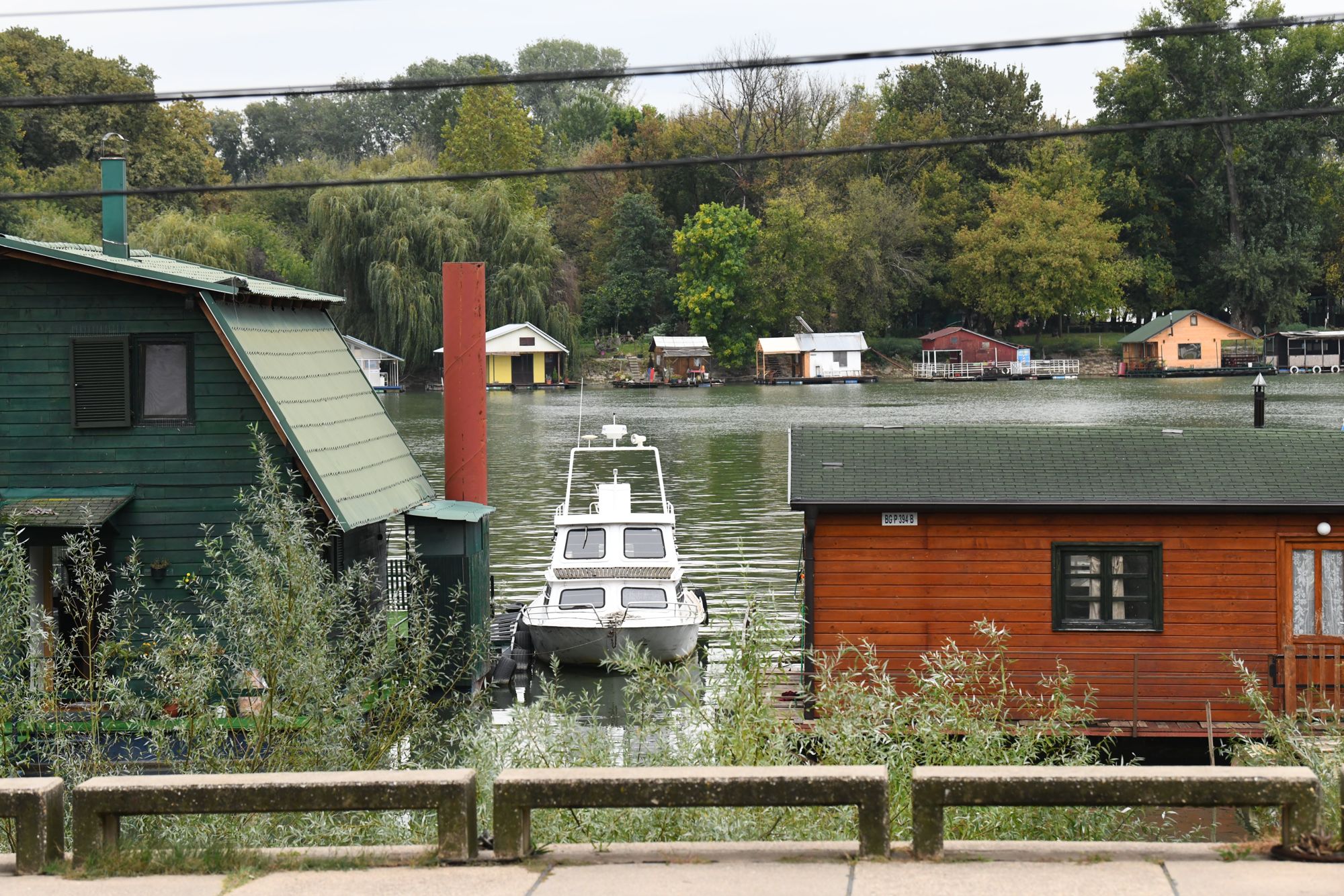 Beograd, 08.10.2020.  Savski nasip, Savski kej, splavovi, kućice na Savi Foto: Goran Srdanov/Nova.rs