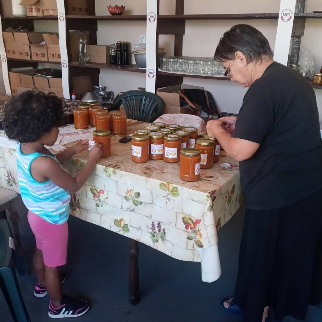 Gazdinstvo Radić koje proizvodi ajvar.