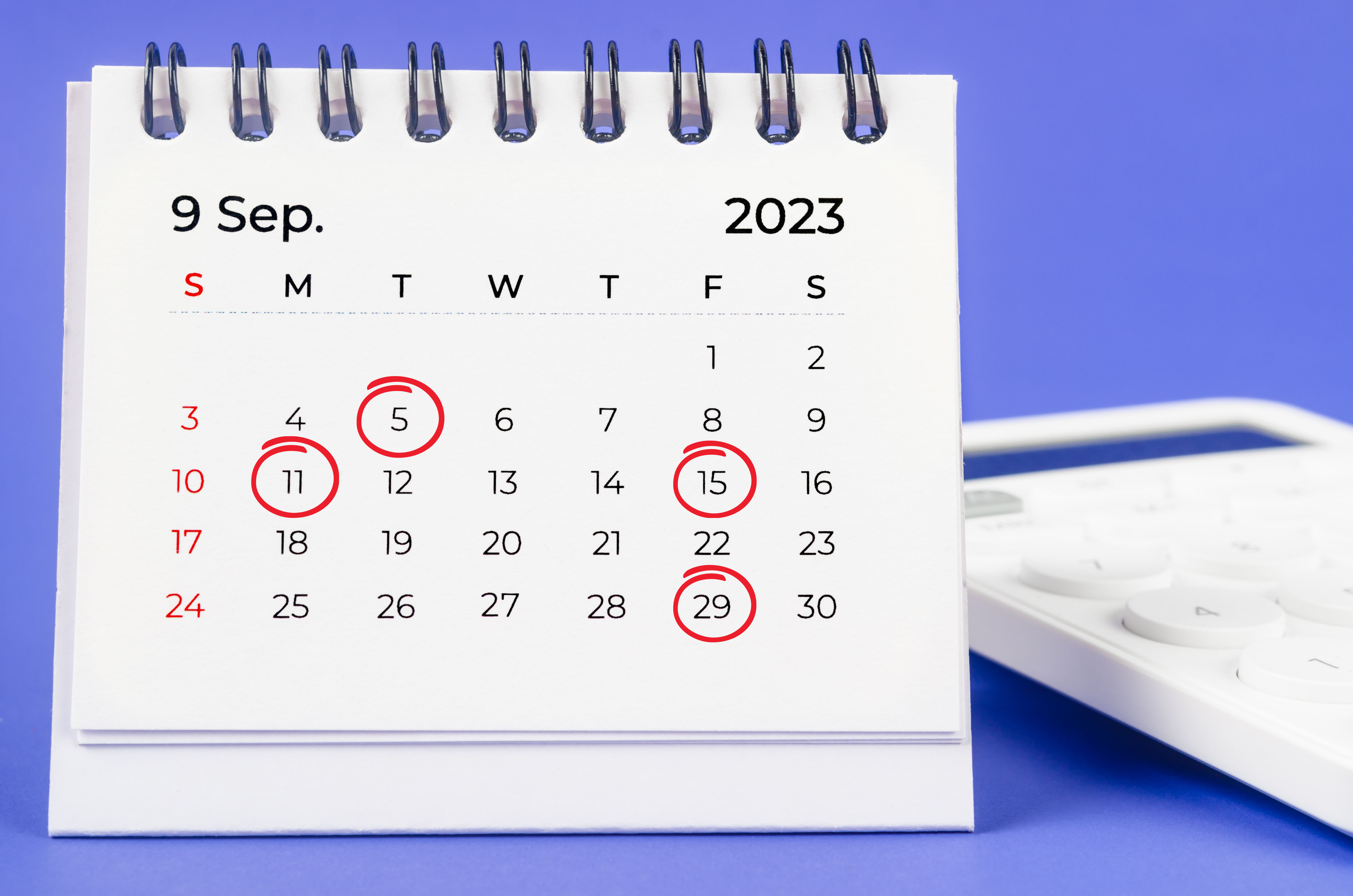 Kalendar, septembar 2023. zaokruženi datumi, kombo Foto: Shutterstock