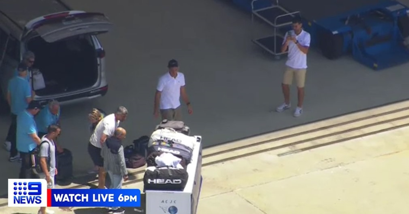 FmANk6kaEAEt_YG_1600x