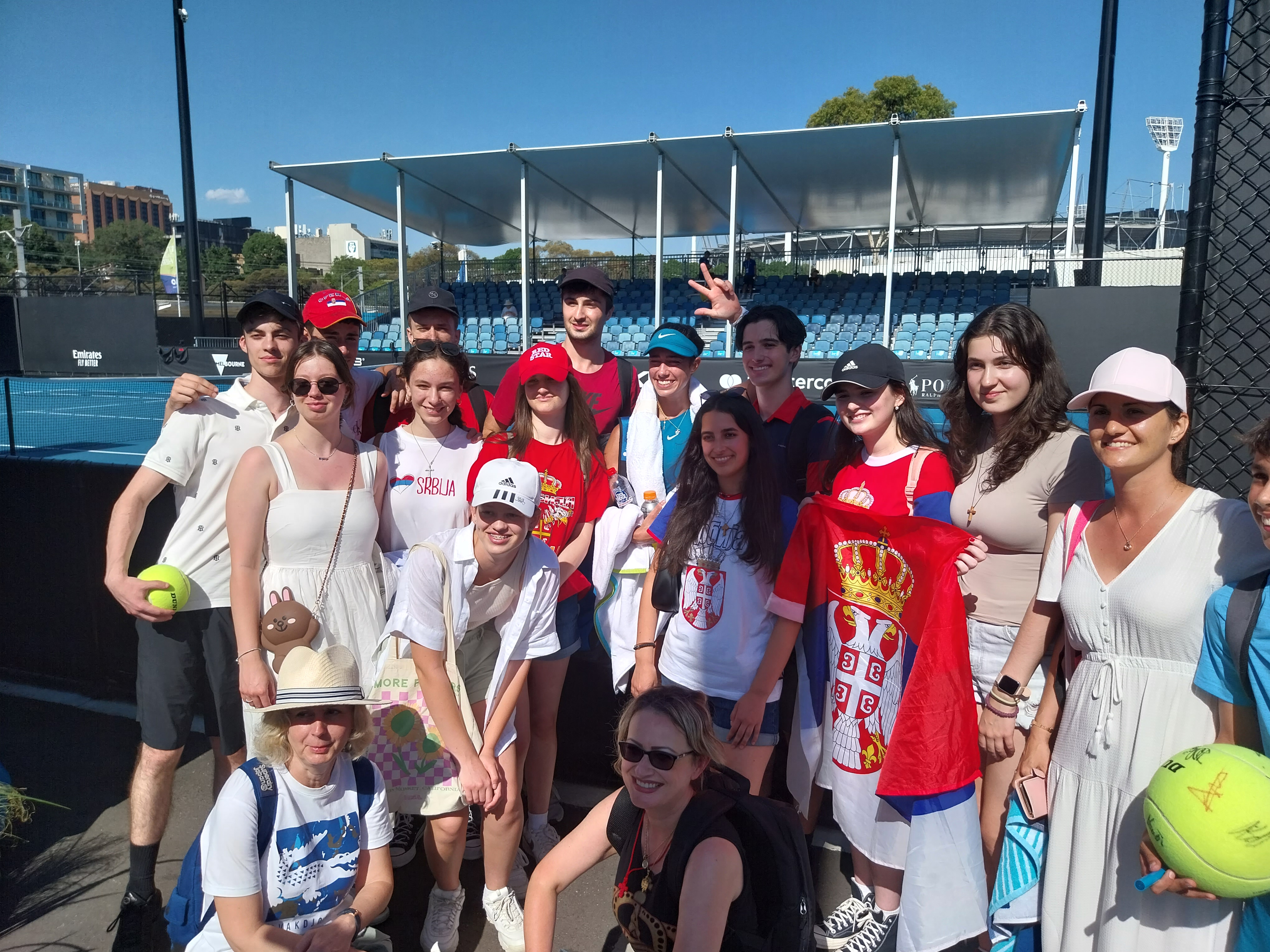 0111 Olga sa navijačima 1