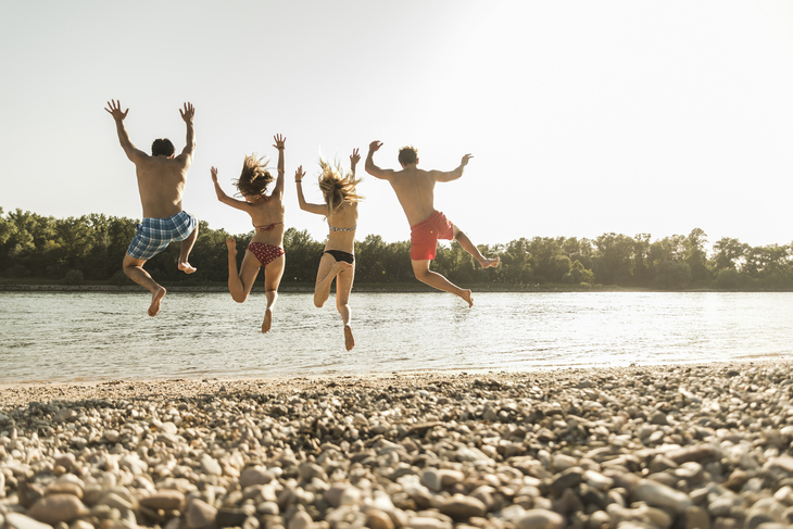 Friends jumping into river klijent A1 - objava danas 11.7. - bez isticanja