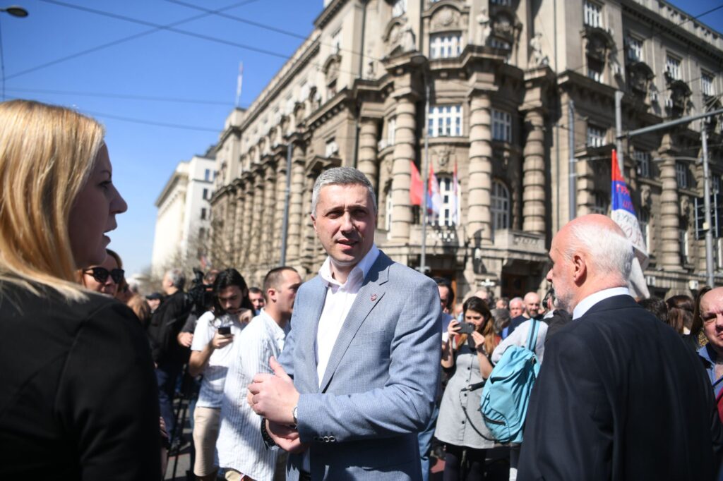 beograd 24.03.2023 protest ispred zgrade vlade Bosko Obradović
