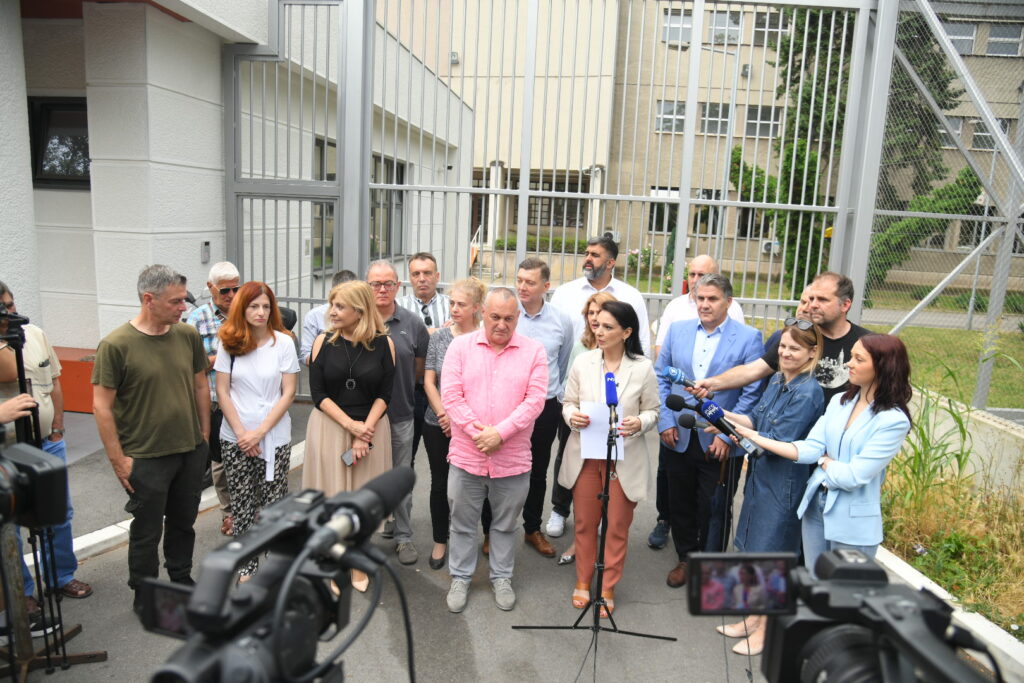 Beograd 7.7.2023. CZ Pred pocetak konferencije ispred Centralnog zatvora Foto: Nemanja Jovanovic/Nova.rs