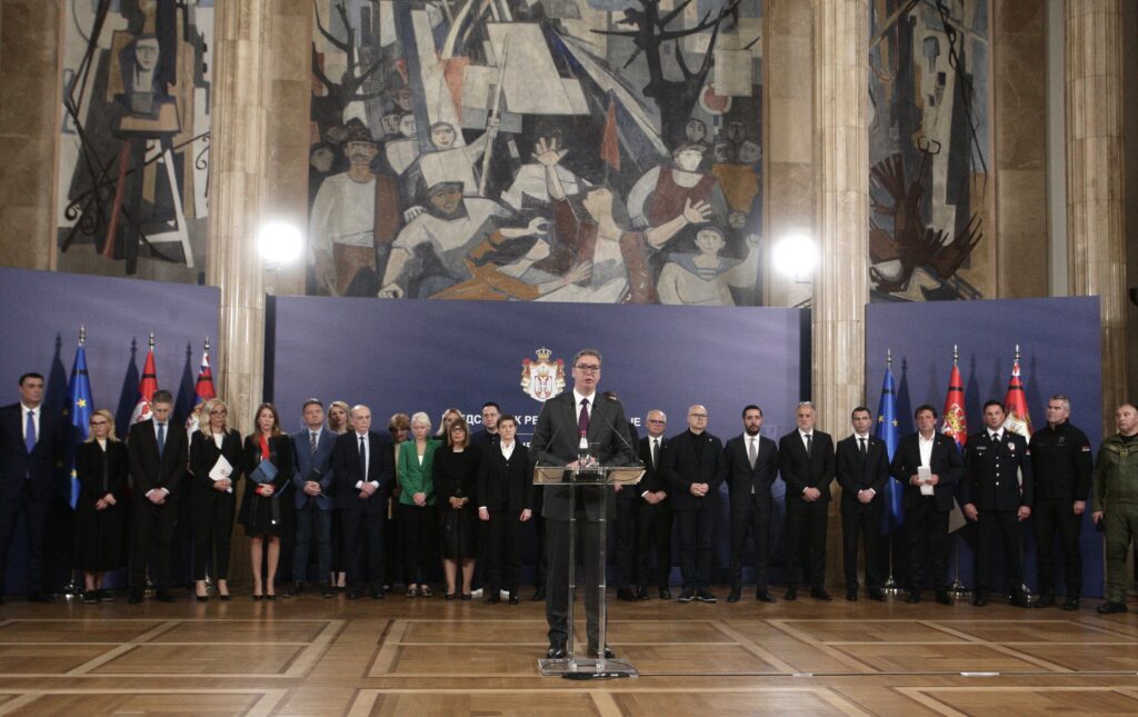 Beograd, 5. maja 2023. - Predsednik Republike Srbije Aleksandar Vuèiæ i èlanovi Vlade Republike Srbije obratili su se se danas javnosti iz zgrade Generalnog sekretarijata predsednika Republike. FOTO TANJUG/ SAVA RADOVANOVIÆ/ bg