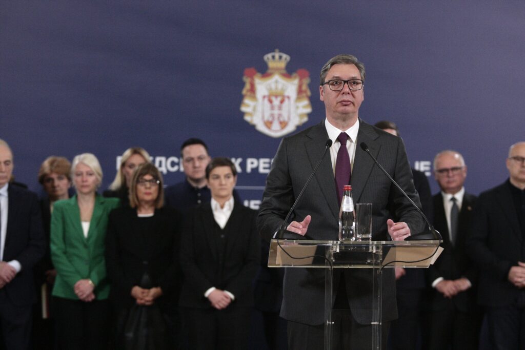 Beograd, 5. maja 2023. - Predsednik Republike Srbije Aleksandar Vuèiæ i èlanovi Vlade Republike Srbije obratili su se se danas javnosti iz zgrade Generalnog sekretarijata predsednika Republike. FOTO TANJUG/ SAVA RADOVANOVIÆ/ bg