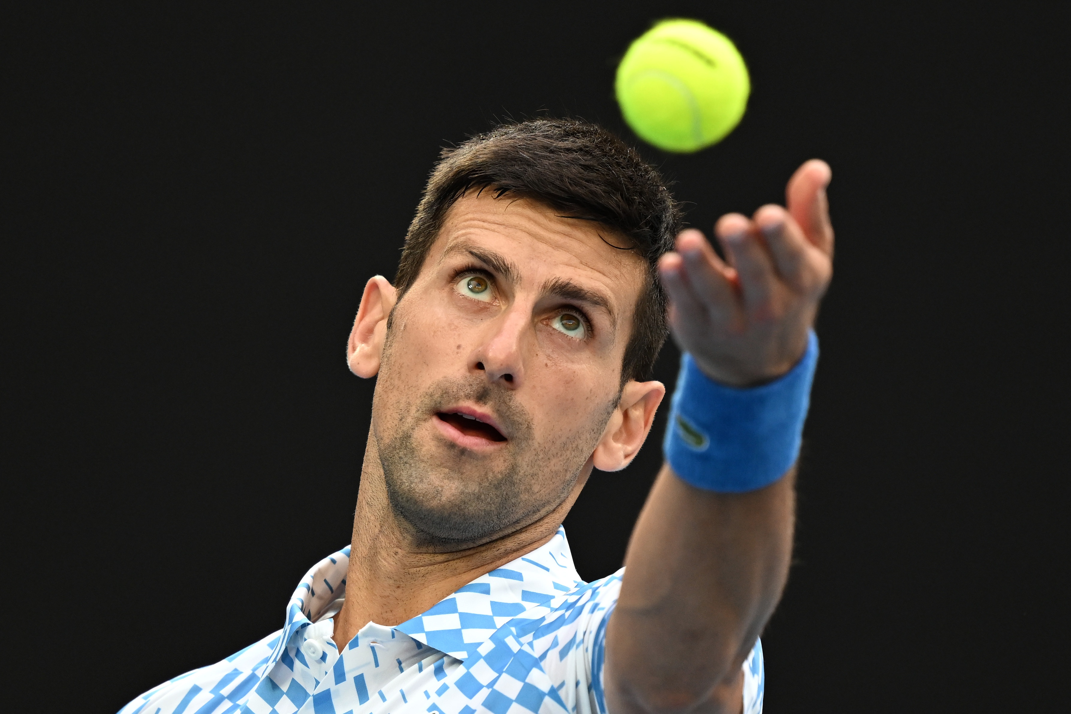 epa10419791 Novak Djokovic of Serbia serves during his match against Grigor Dimitrov of Bulgaria at the 2023 Australian Open tennis tournament in Melbourne, Australia, 21 January 2023.  EPA-EFE/LUKAS COCH  AUSTRALIA AND NEW ZEALAND OUT
