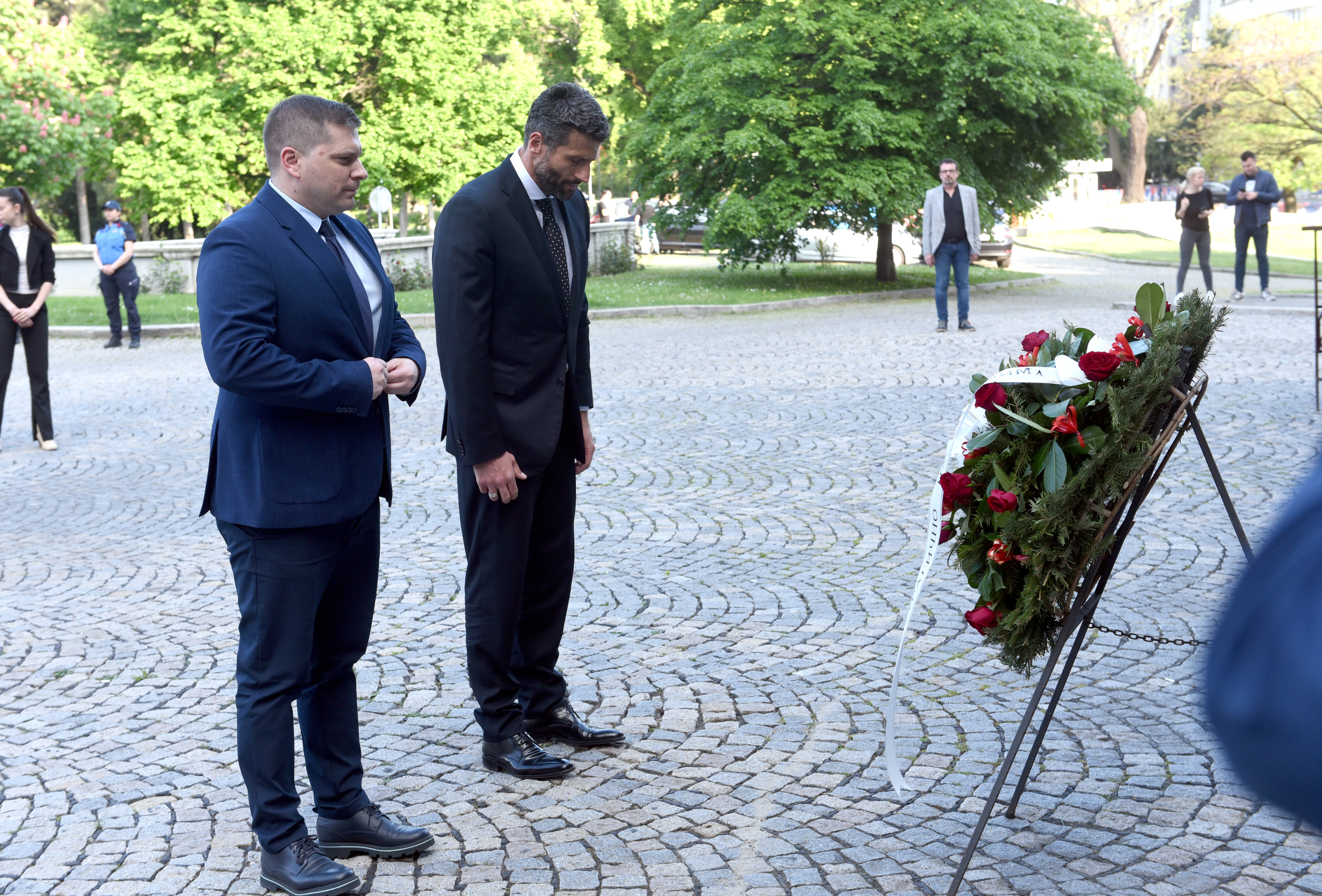 The Mayor of Belgrade, Aleksandar Sapic, and the President of the City Assembly, Nikola Nikodijevic, as well as all the city councilors and secretaries, lit a candle in front of the Old Palace to pay their respects to the victims, and citizens can do so f