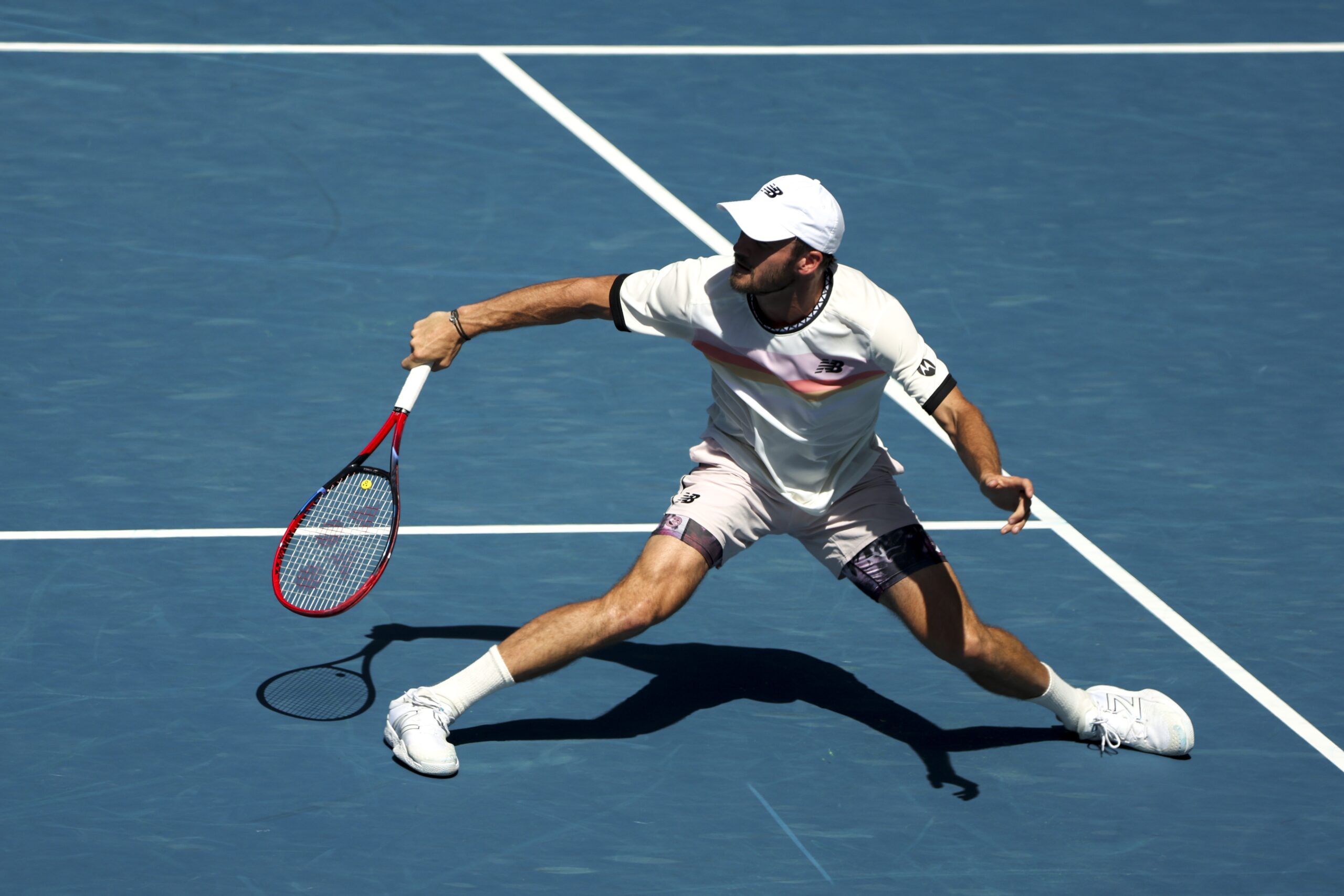 epa10427928 Tommy Paul of the USA in action against Ben Shelton of the USA during their quarter final match at the Australian Open tennis tournament in Melbourne, Australia, 25 January 2023.  EPA-EFE/FAZRY ISMAIL