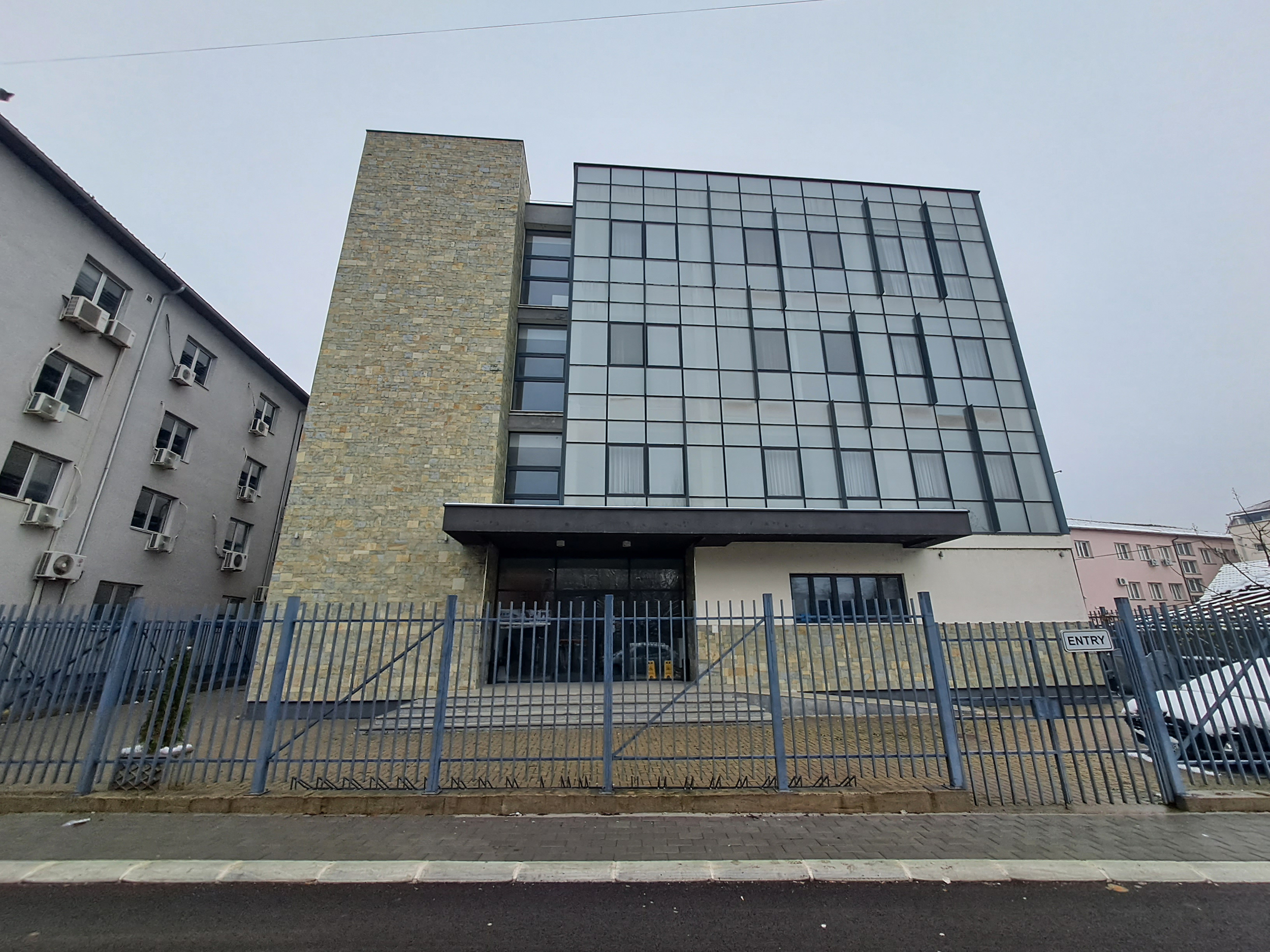 Mitrovica - novi saziv skupštine SO Mitrovica bez Srba
Izabrani su novi odbornici Skupštine Severna Mitrovica, nakon što su gradonačelnik i odbornici iz Srpske liste podneli ostavke pre mesec dana