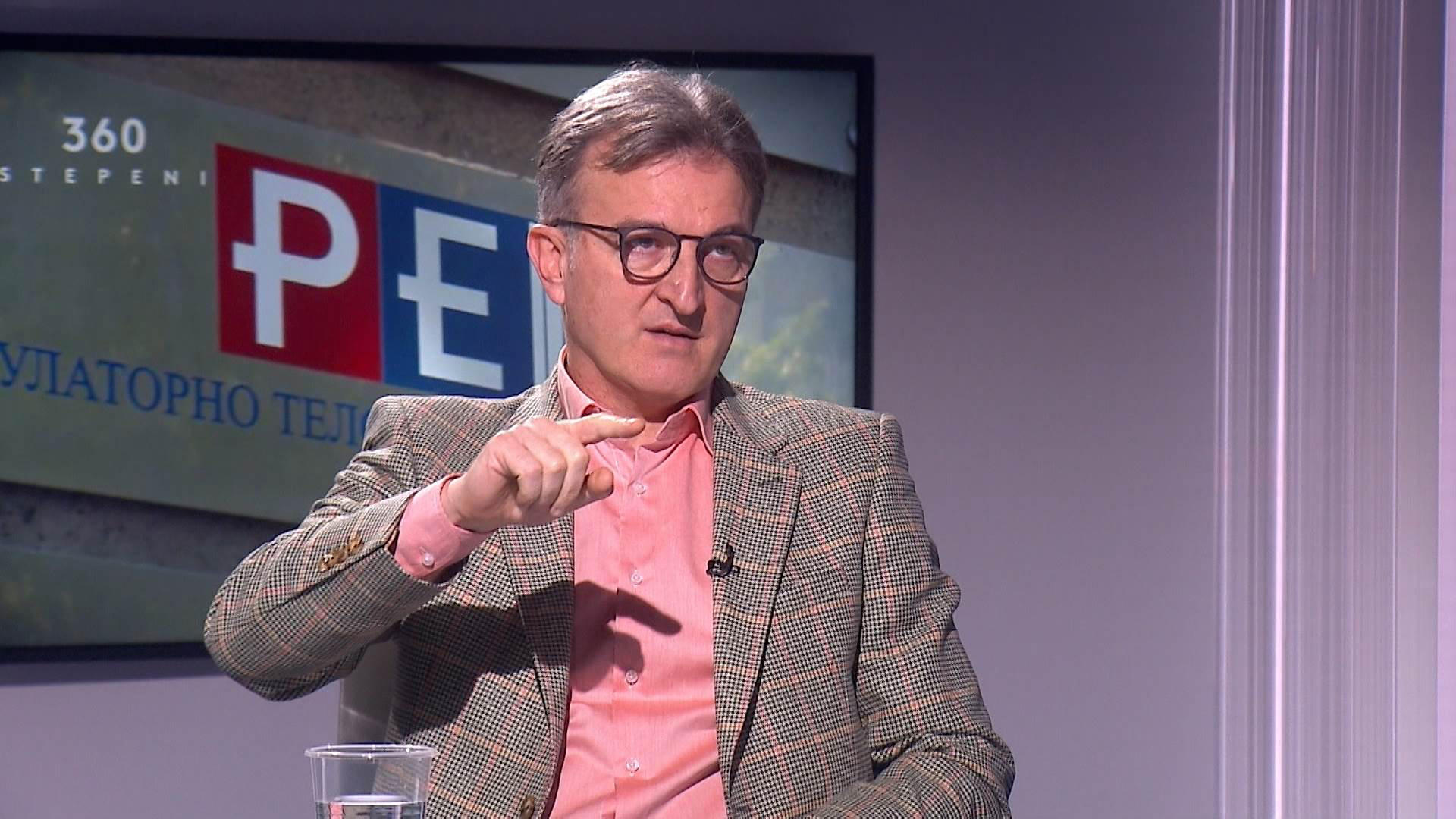 BG-360-STEPENI-031220-01_1.113652_15.Still006 a