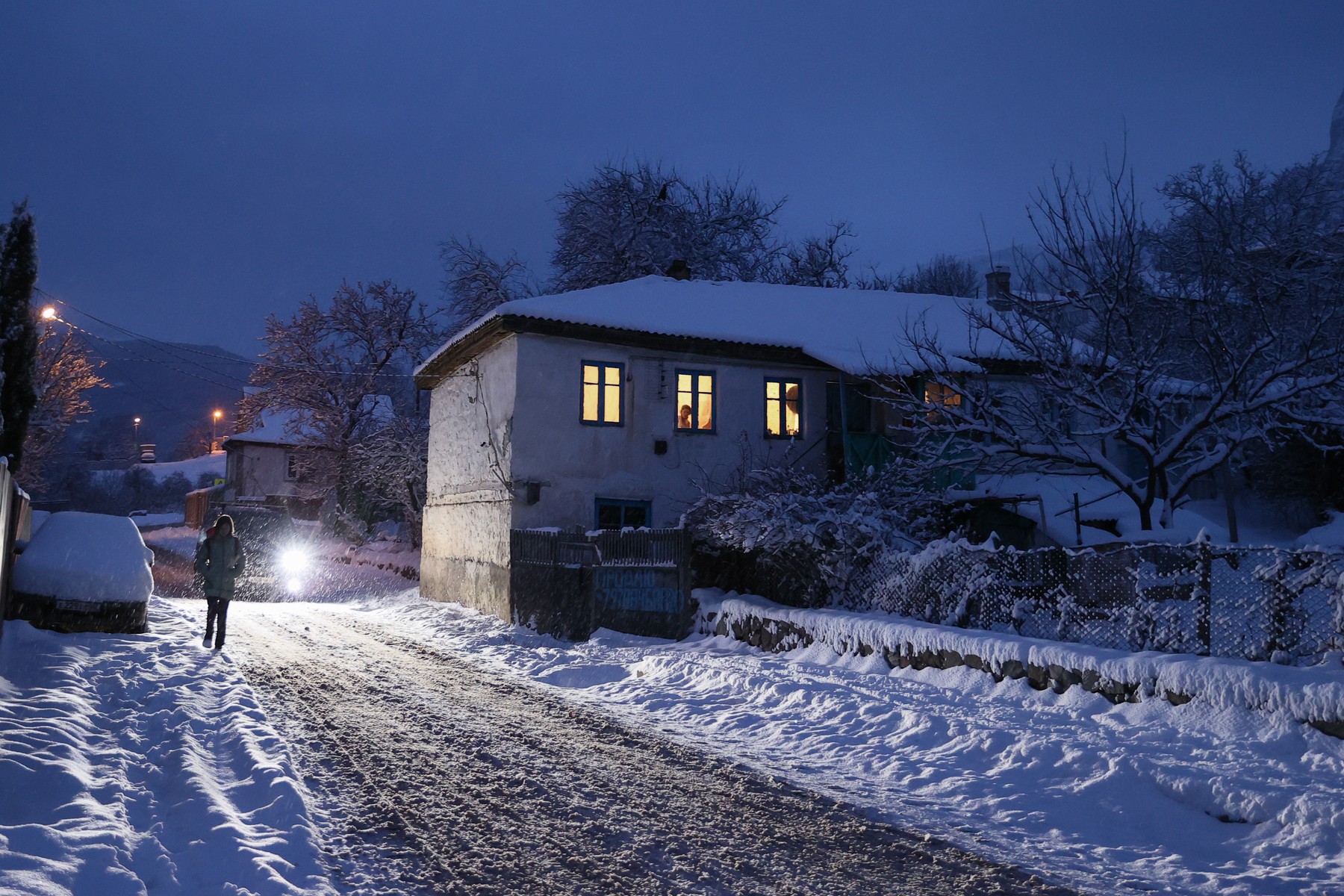 Crimea hit by snowstorm