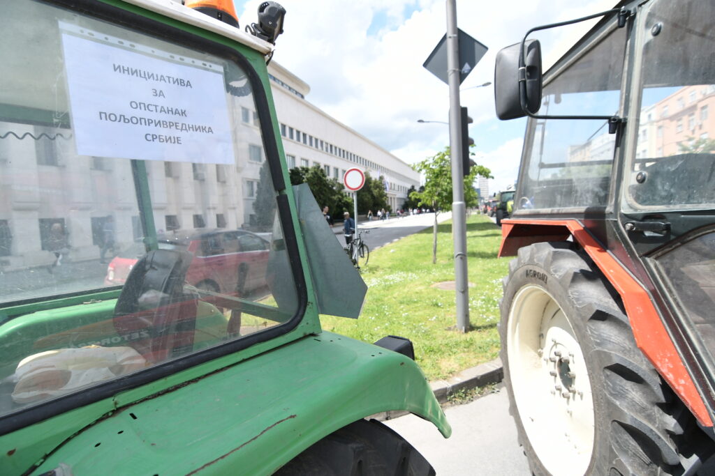 Novi Sad 17. maj 2023. Poljoprivrednici blokada protest poljoprivrednika  paori blokada ulice kod Banovine traktori Foto:Nenad Mihajlović/Nova.rs