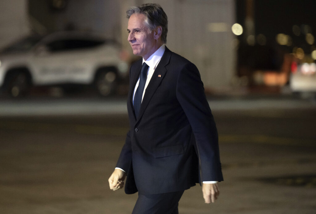 US Secretary of State Antony Blinken arrives at Ben Gurion Airport in Tel Aviv, Israel, early Nov. 30, 2023. (Saul Loeb/Pool via AP)