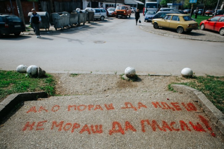 VALJEVSKI NAPREDNJACI ZA MITING 26. MAJA MORAJU DA OBEZBEDE 2800 "PRISTALICA"
24.05.2023 Valjevo, grafit Foto: Đorđe Đoković 
Voja dobio odobrenje za preuzimanje fotografija