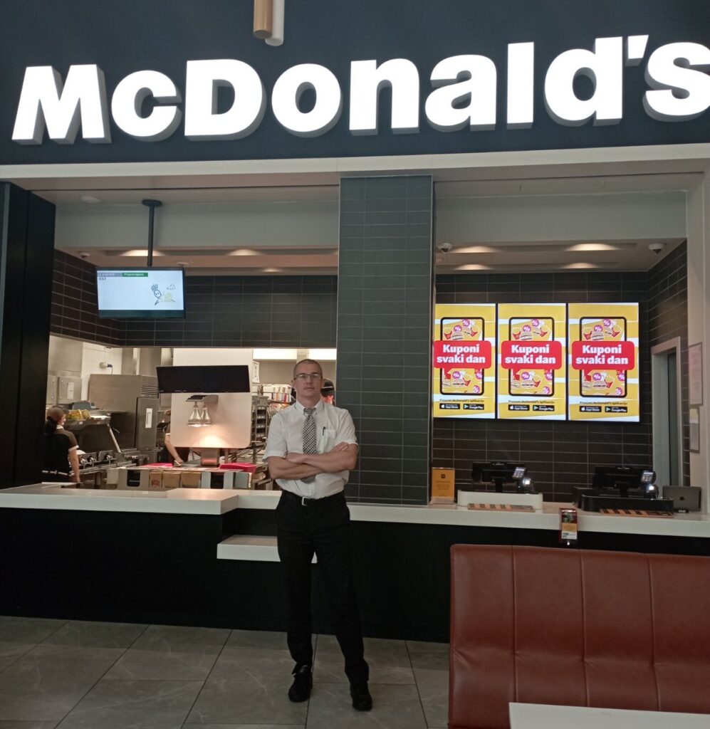 1685372612-Milos-Markovic-McDonalds-3-997x1024.jpg