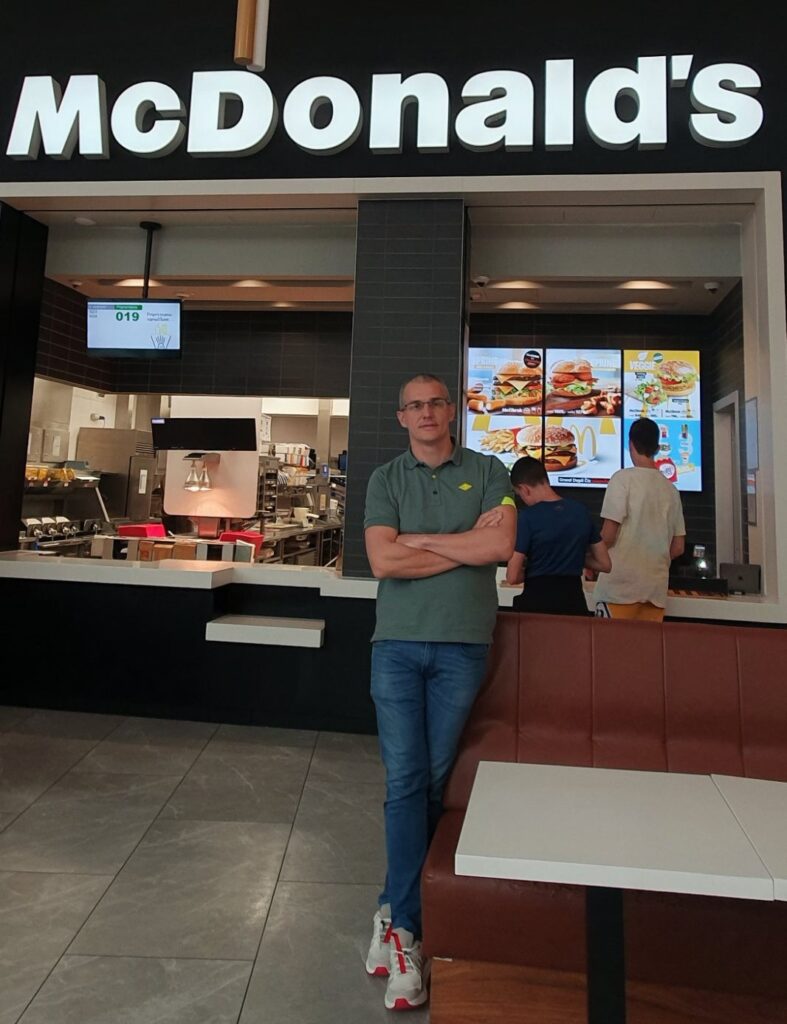 1685372617-Milos-Markovic-McDonalds-2-787x1024.jpg