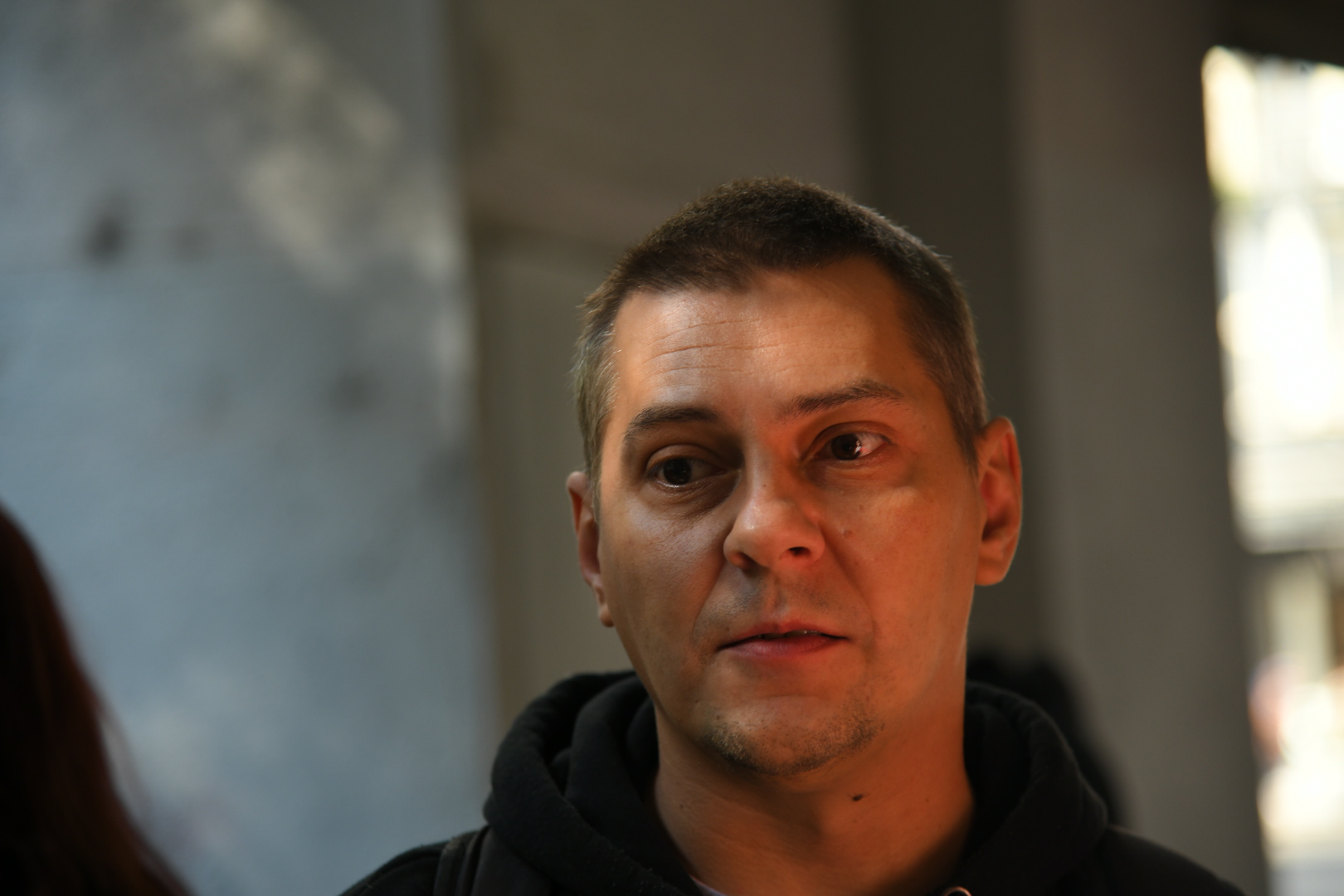 Beograd 28.09.2022. Protest ispred Informera, protest zbog intervjua sa silovateljem Igorom Miloševićem, Informer, zaustavljen saobraćaj Foto: Nemanja Jovanović/Nova.rs