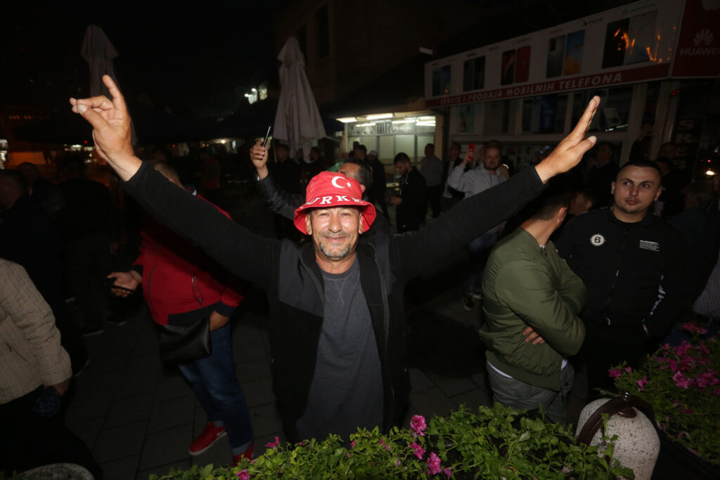 Novi Pazar 28.05.2023. građani Novog Pazara slave pobedu predsednika turske Redžep Tayip Erdogana.
