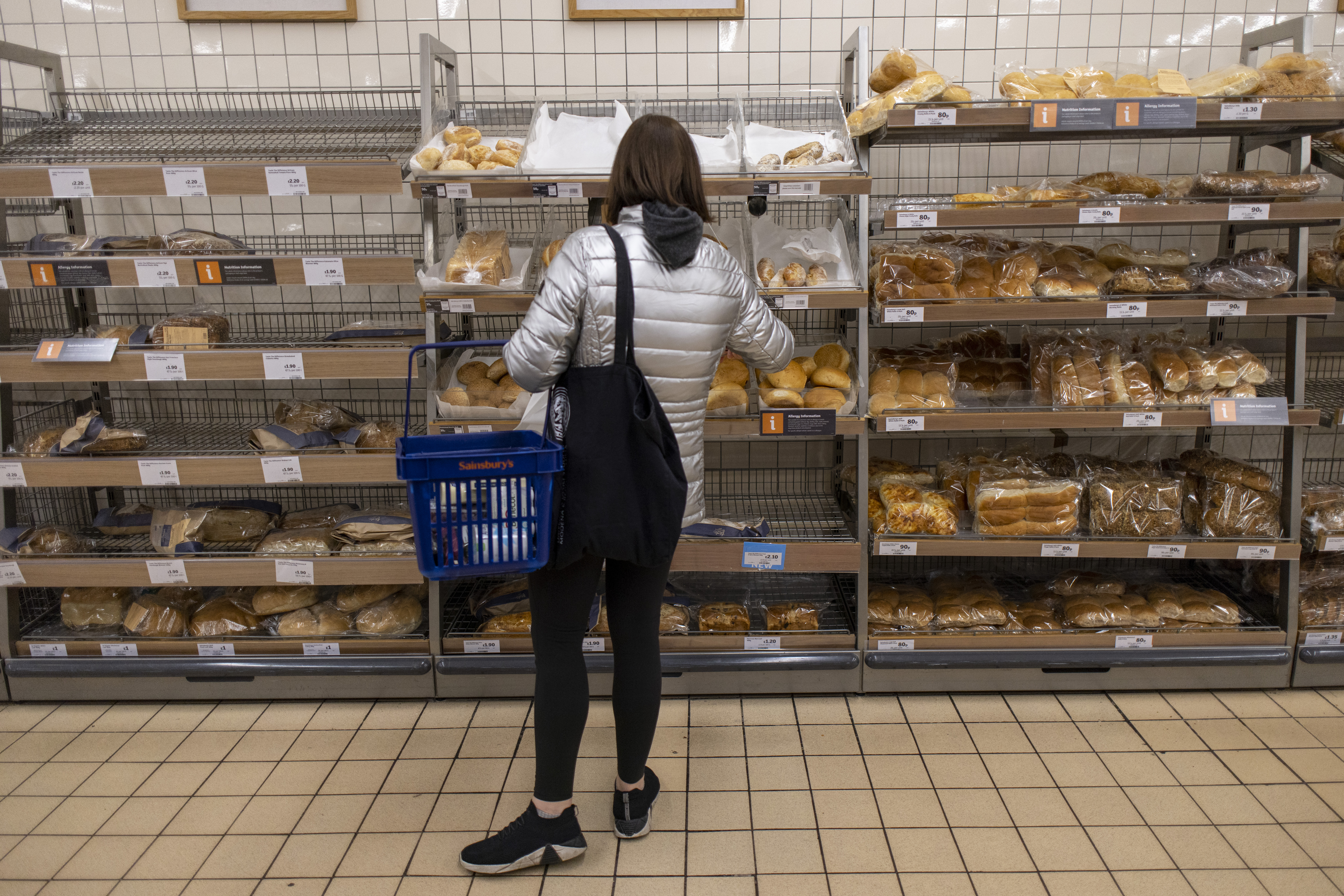 UK inflation rate falls but food inflation remains high