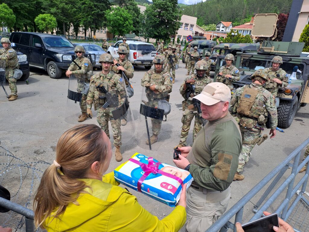 Leposavić - Pampers pelene na KFOR