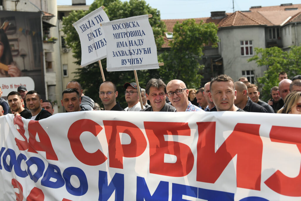 Beograd 26.05.2023. SNS miting, Kontramiting, od usca, Brankov most, policija, blokirane ulice, zatvorene, Transparenti, Igor Simić, Goran Rakić i Bratislav Gašić