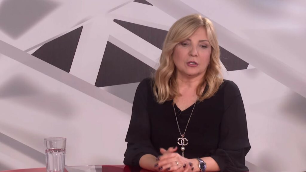 Narodna poslanica i potpredsednica Demokratske stranke Tatjana Manojlović, koja radi na RTS-u kao novinarka, kaže da predsednik Srbije Aleksandar Vučić hoće da "obesmisli postojanje" javnog servisa Srbije.