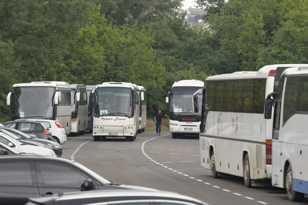 Beograd 26.05.2023.  SNS,  kontramiting, miting  "Srbija nade", palata srbije, reportaza, autobusi